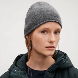 COS gray cashmere beanie